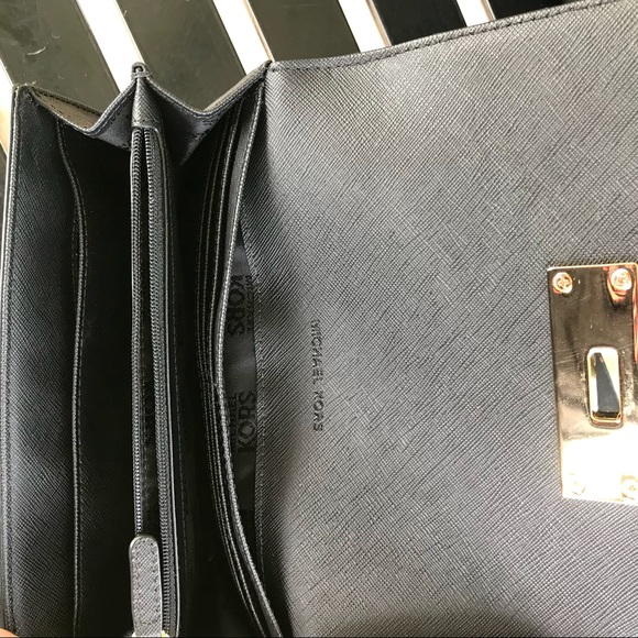Michael Kors Emmy Large Tote & Callie Wallet Set - Picture 7 of 8
